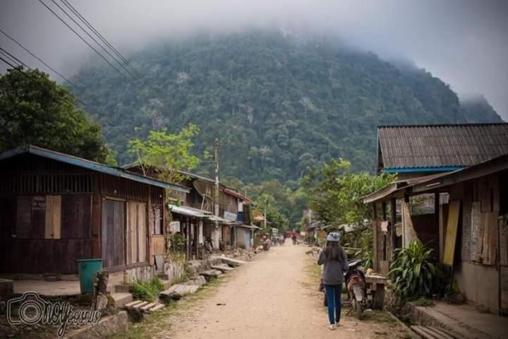 Lattanavongsa Guesthouse And Bungalows Muang Ngoi Exterior photo