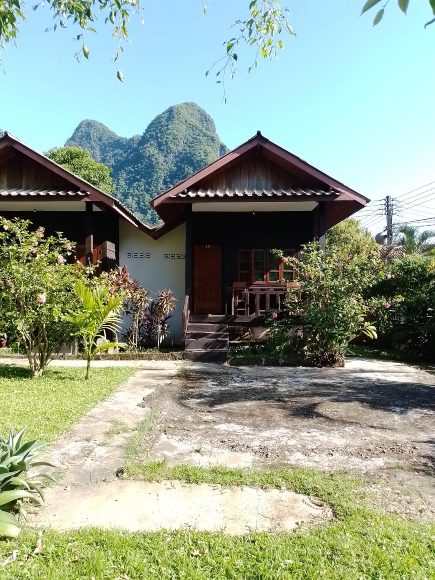 Lattanavongsa Guesthouse And Bungalows Muang Ngoi Exterior photo