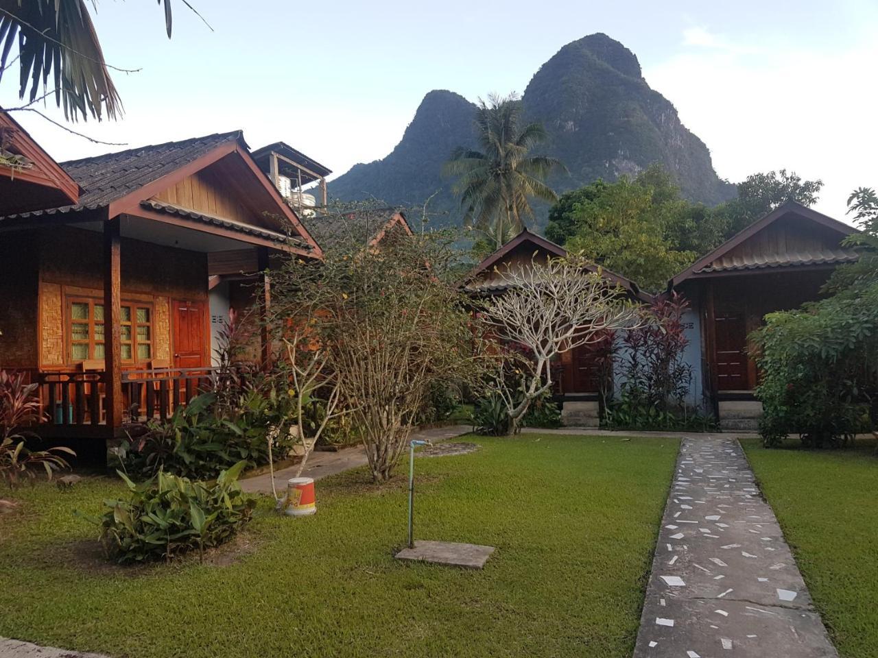 Lattanavongsa Guesthouse And Bungalows Muang Ngoi Exterior photo