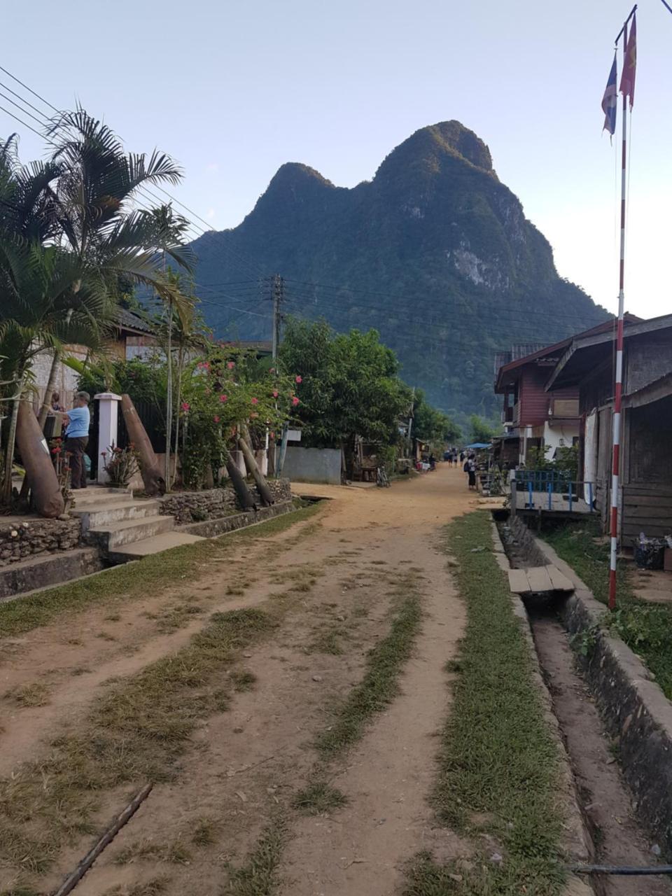 Lattanavongsa Guesthouse And Bungalows Muang Ngoi Exterior photo
